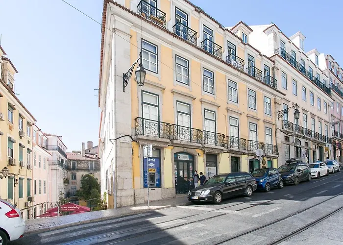 Chiado Deluxe Gem 4Bdr Amazing Apartment